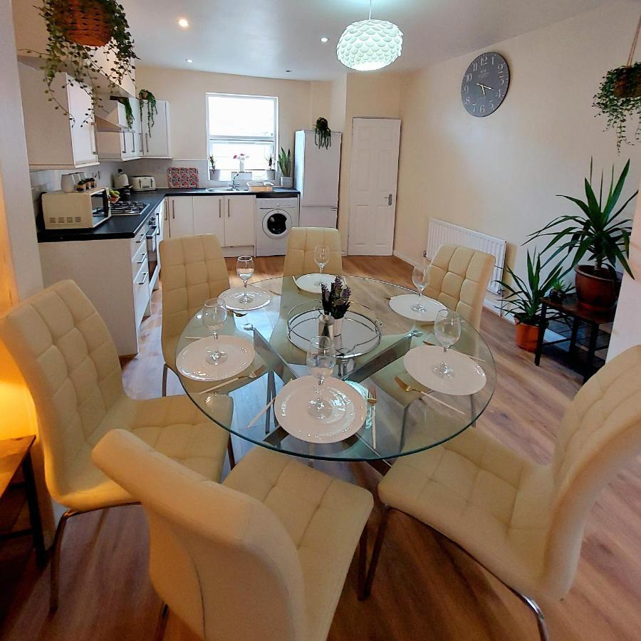 Elegant And Two Bedrooms House Bristol
