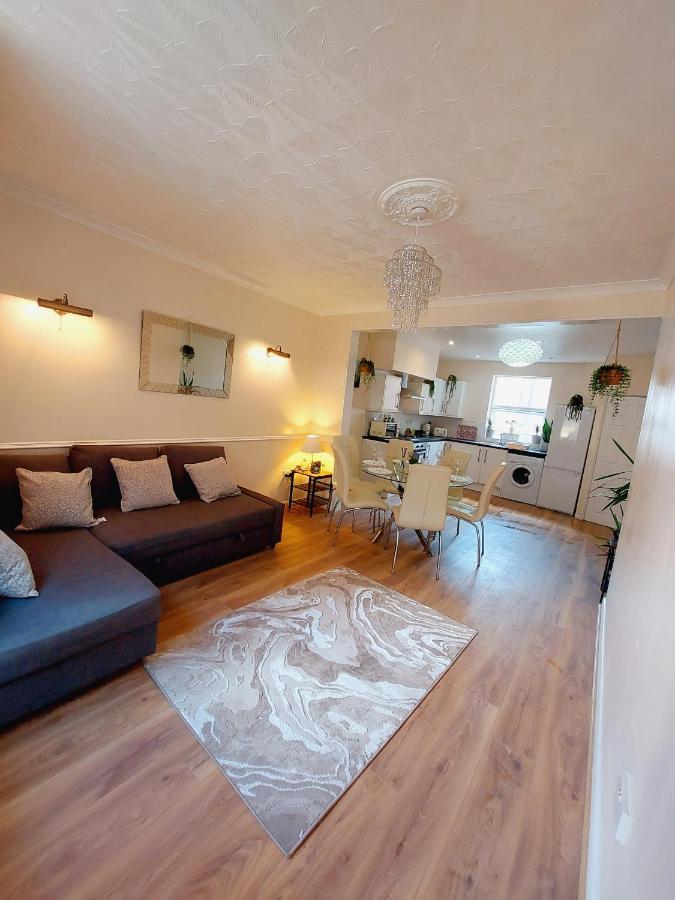 Elegant And Two Bedrooms House
