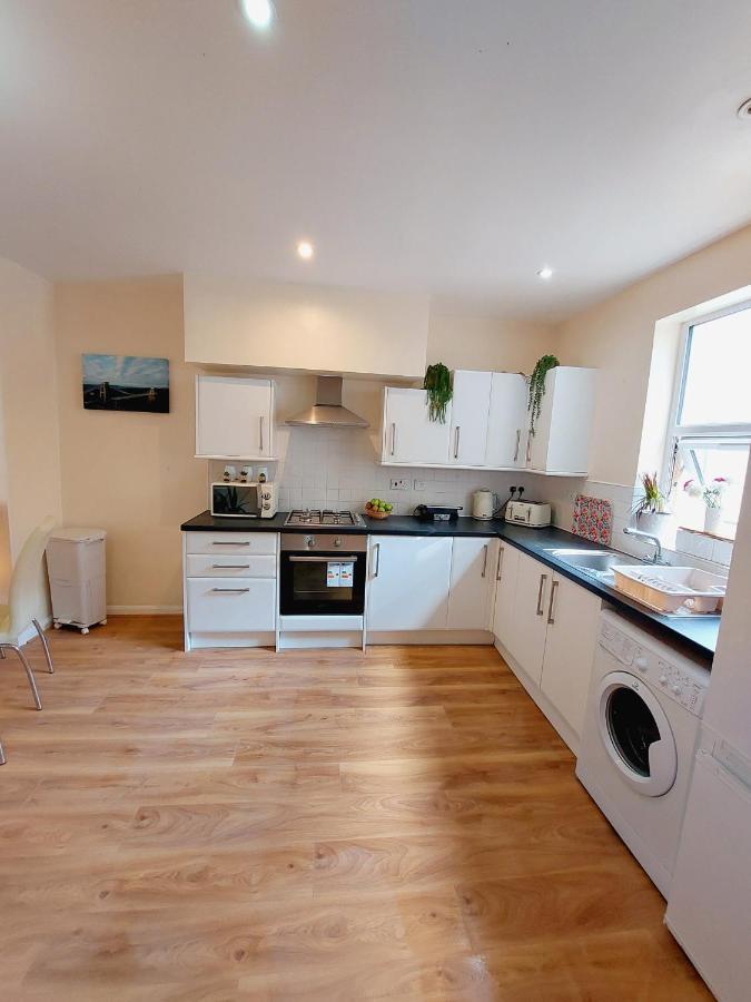 Elegant And Two Bedrooms House Bristol